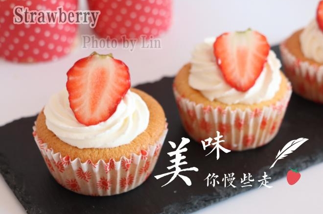 草莓奶油纸杯蛋糕