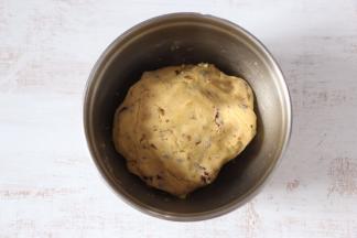 揉成均匀的面团。