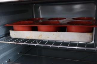 烤箱预热，上下火170度30分钟左右，上色满意即可。（烤箱具体温度视自家烤箱情况而定）