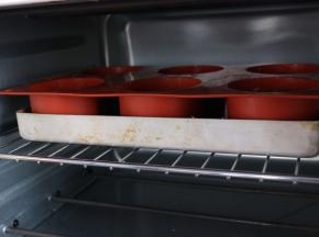 烤箱预热，上下火170度30分钟左右，上色满意即可。（烤箱具体温度视自家烤箱情况而定）