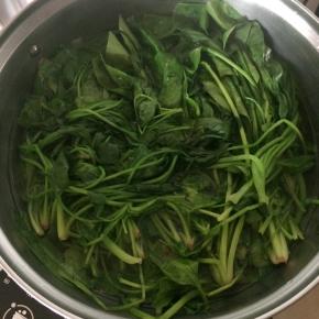 开水里焯烫2分钟。