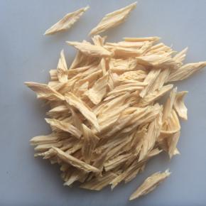 沥干水分，切成小段。