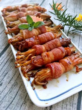 相信大家都吃过培根卷，但是这种新颖的做法你可未必尝过！培根口感很香醇嫩滑。