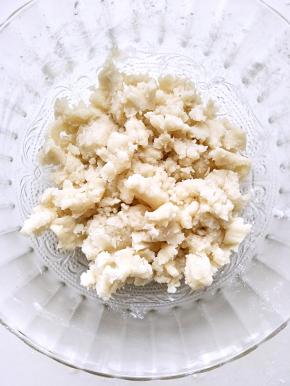 然后双手搓散细小的沙沙状