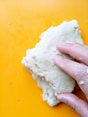 对折3-5次就可以了.最后压成1cm厚的薄片