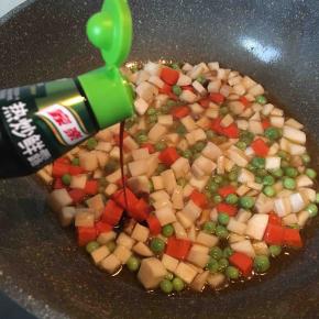 加盐加料酒加鲜露翻炒