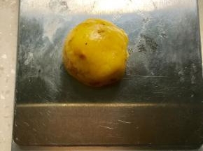 分成20克大小的圆团。