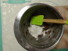 加入全麦粉。