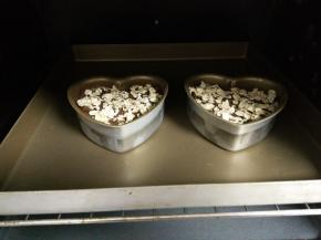 入预热后的烤箱，170度，25分钟。