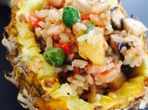 菠萝味十足，满屋清香扑鼻，味道鲜美可口，是孩子最爱的。