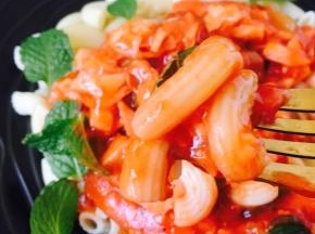 搅拌均匀后食用，酸酸甜甜、鲜美可口。