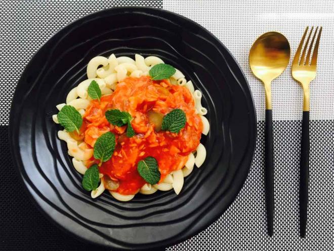 金枪鱼番茄酱意大利粉