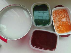 糯米提前浸泡（也可以各种果蔬汁泡哈，做彩色的）