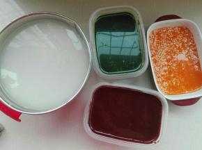 糯米提前浸泡（也可以各种果蔬汁泡哈，做彩色的）