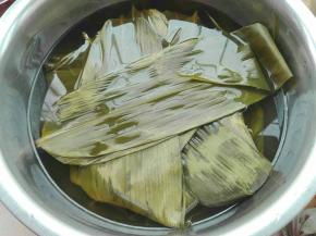 糯米提前浸泡（也可以各种果蔬汁泡哈，做彩色的）