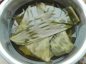 糯米提前浸泡（也可以各种果蔬汁泡哈，做彩色的）