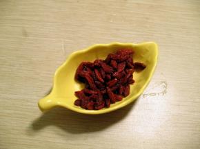 准备适量枸杞