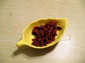 准备适量枸杞