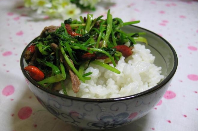 香辣肉丝盖饭