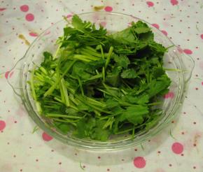 香菜洗干净切成段