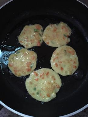 煎至两面金黄即可