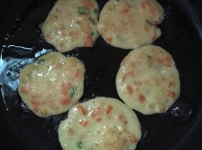 煎至两面金黄即可