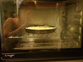 烤箱预热200度，放中层烤20分钟左右，具体时间要看自家烤箱温度掌握