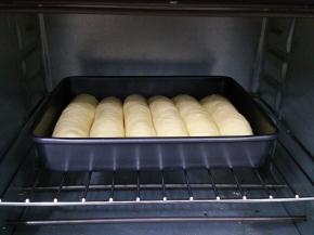 进行二次发酵50分钟，发至面团膨胀至1.5~2倍大，发酵完成