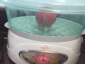 然后放入蒸锅里蒸4分钟