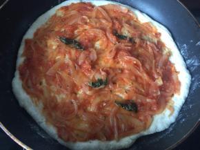 勺入洋葱番茄酱