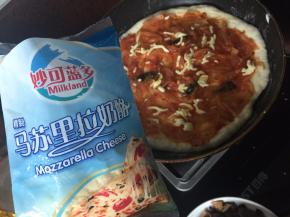 撒入马苏里拉芝士