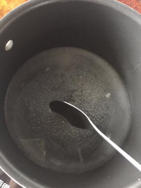然后开火煮开，边煮边搅拌