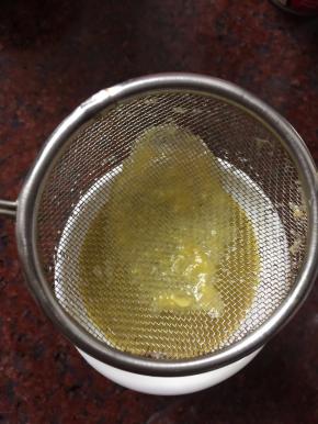 再通过滤网倒入碗里