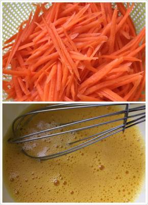 胡萝卜切丝,鸡蛋加几滴料酒打散