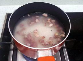 放在小锅里煮开