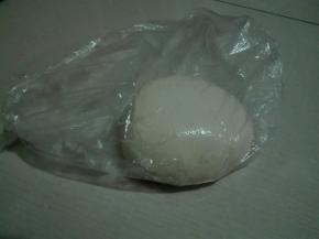 头天晚上将中种做好，中种材料混合揉光滑，放入冰箱冷藏一晚上