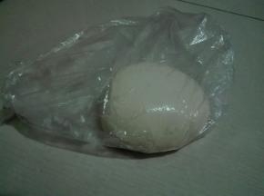 头天晚上将中种做好，中种材料混合揉光滑，放入冰箱冷藏一晚上