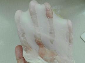 揉至完全扩展状态，如图所示，进行室温发酵