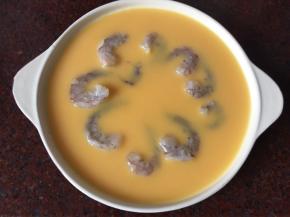 然后将虾仁放入盘里