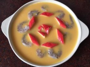 放入切好的蟹味棒