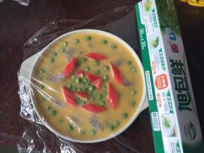 然后盘子用保鲜膜封住