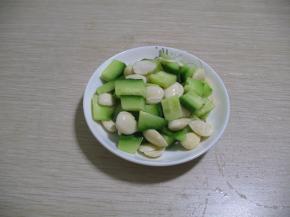 拌匀，淹几分钟，味道更佳