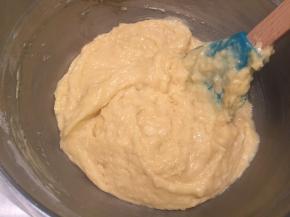 将液体与粉粉混合均匀，无干粉即可