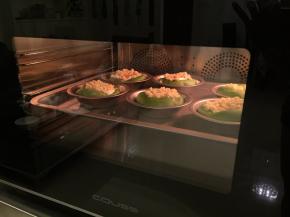 烤箱预热170度，烘烤20分钟