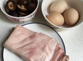 准备食材，干香菇隔天晚上泡好