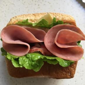 放入煎好的火腿