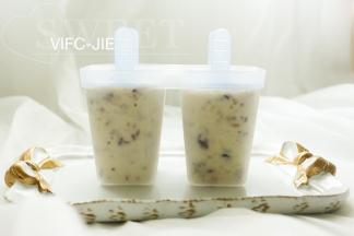 弄好之后放冰箱里冷冻4个小时以上，最后是冷冻一夜