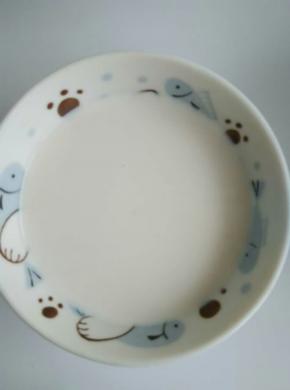 3.牛奶和酵母混合搅拌均匀