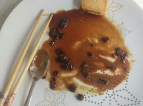 把酱料加在一起搅拌均匀（豆腐抢镜头了，哈哈）
