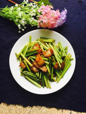 蒜苔炒至有点干比较好吃